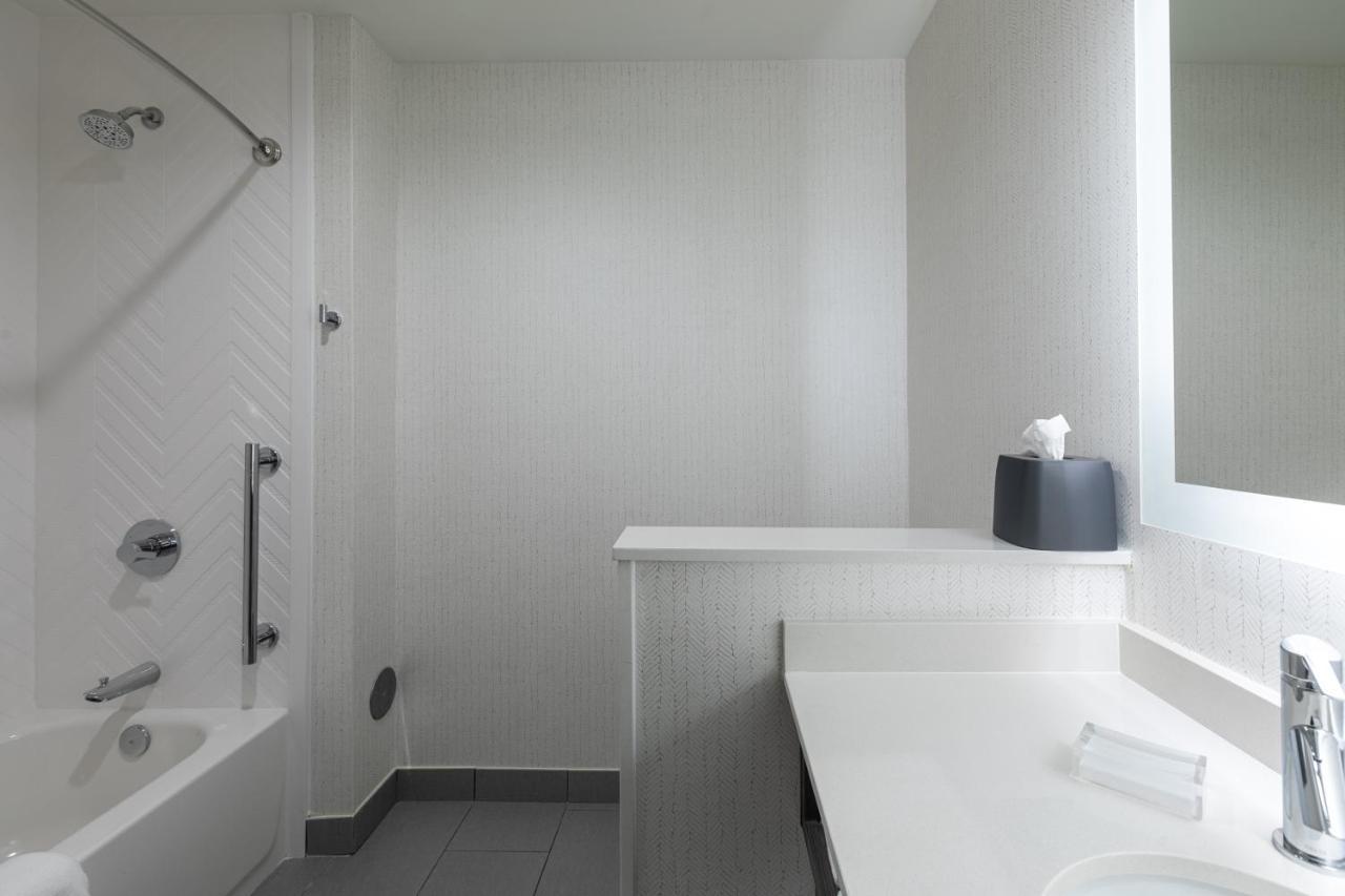 Holiday Inn Greenville - Woodruff Road By Ihg Exteriör bild