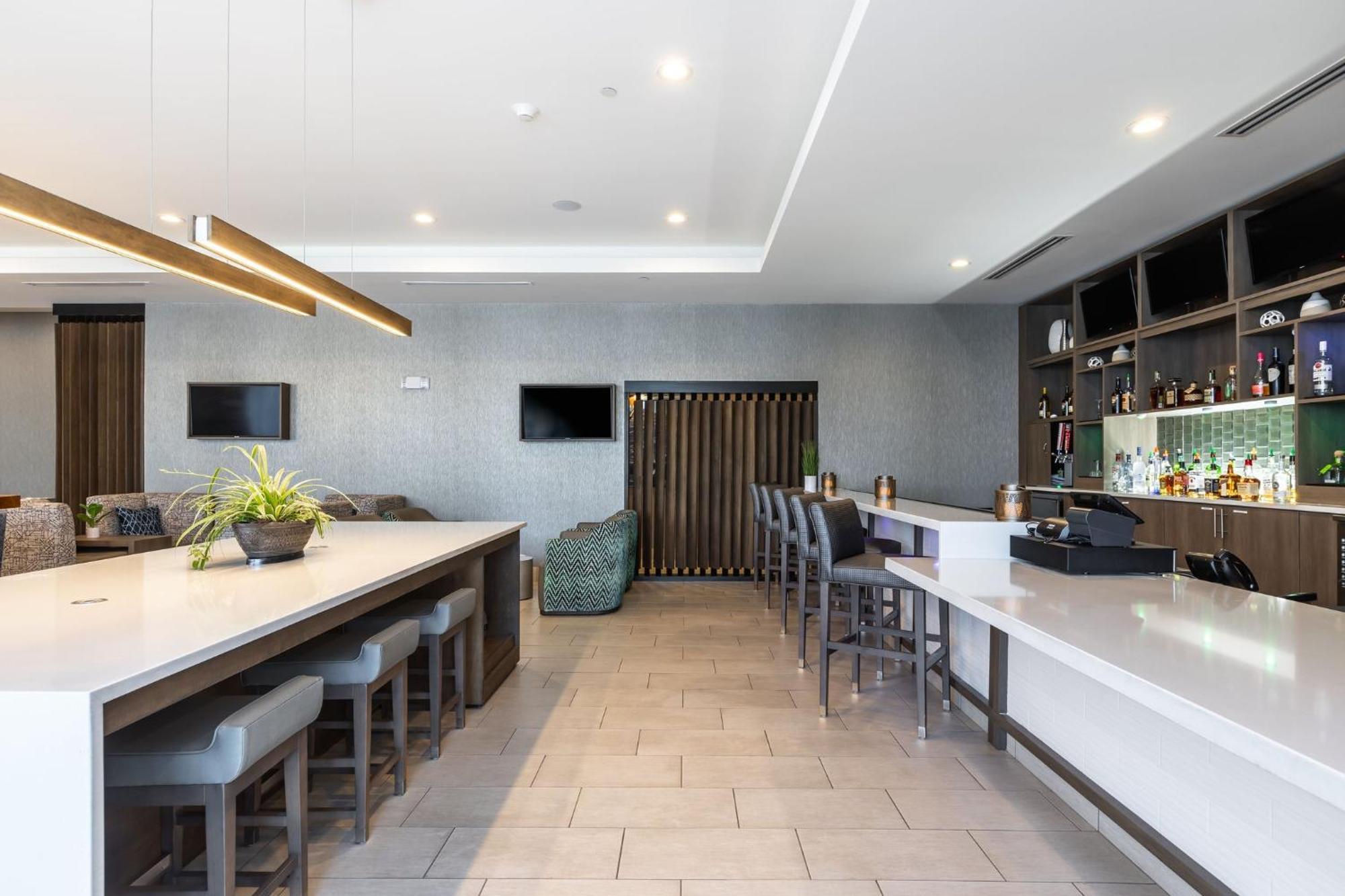 Holiday Inn Greenville - Woodruff Road By Ihg Exteriör bild