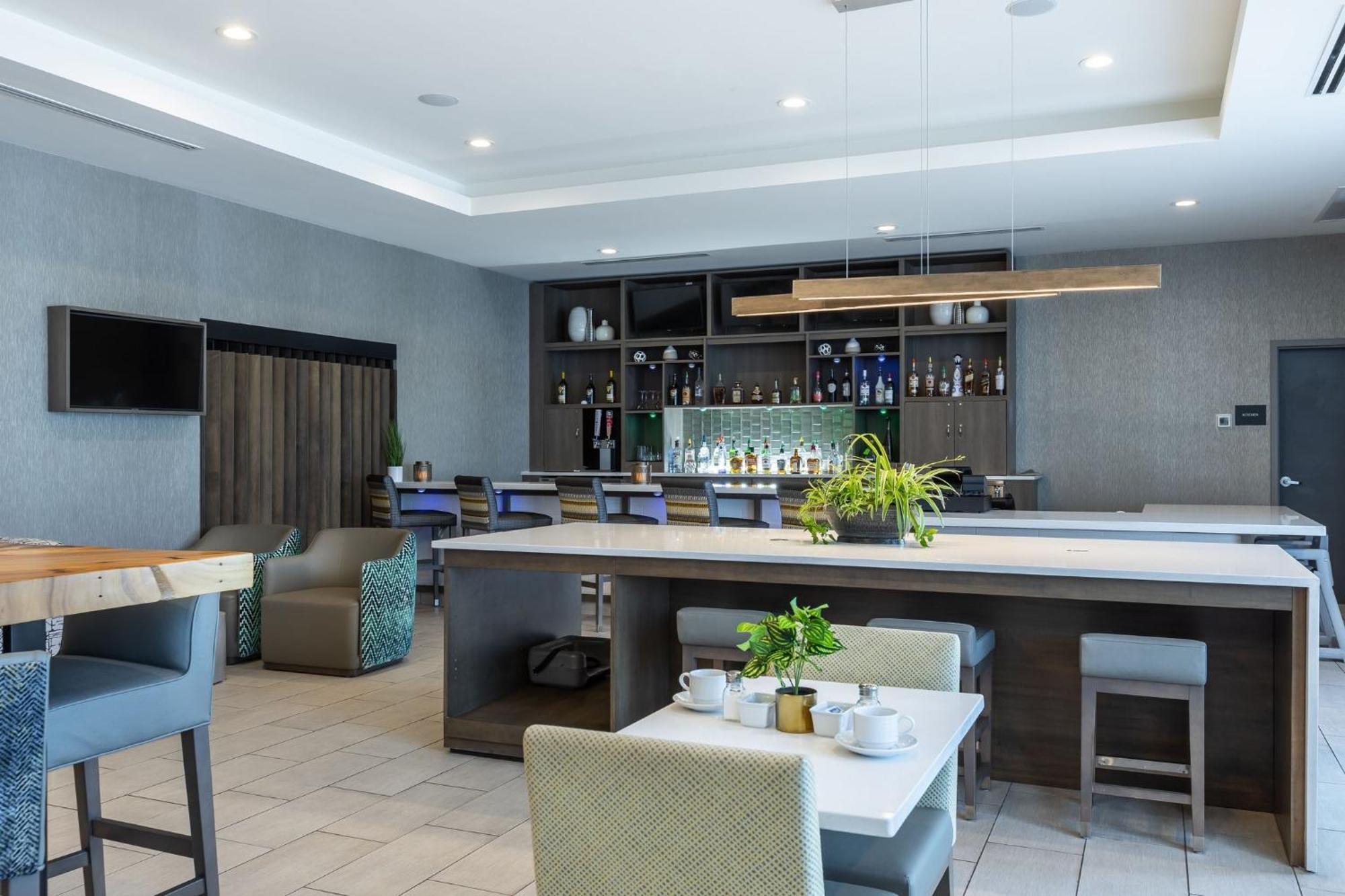 Holiday Inn Greenville - Woodruff Road By Ihg Exteriör bild